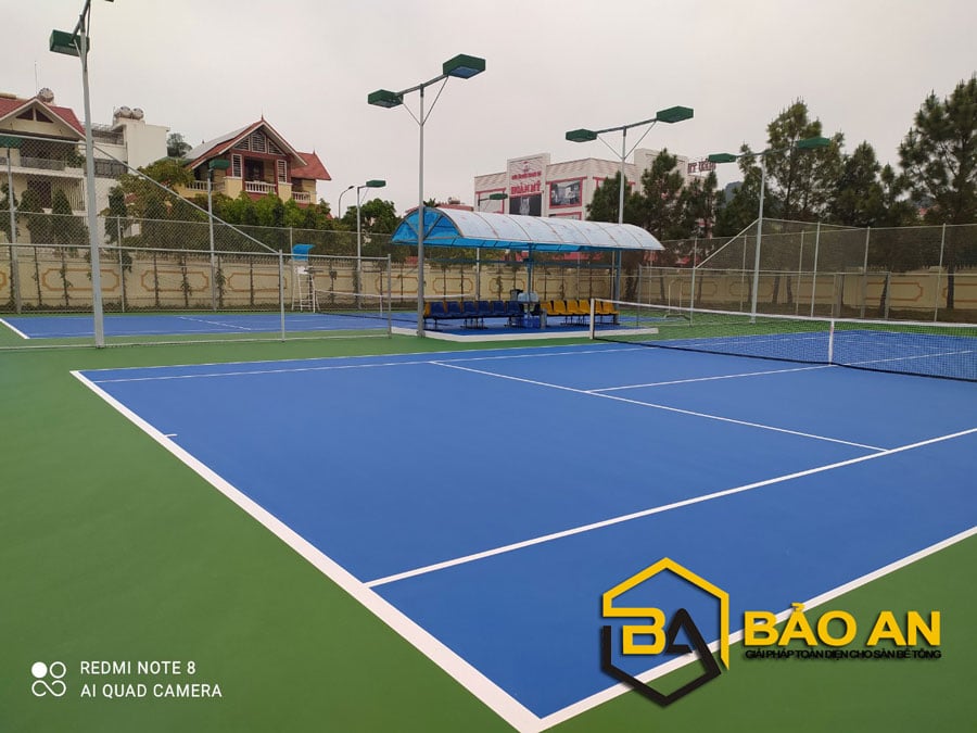 Hình ảnh: Bề mặt sân tennis hoàn thiện láng mịn không phai màu